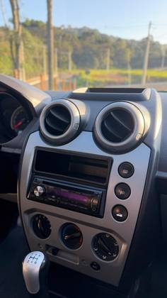 FORD FIESTA 1.6 ROCAM SEDAN 8V FLEX 4P MANUAL FORD FIESTA 1.6 ROCAM SEDAN 8V FLEX 4P MANUAL